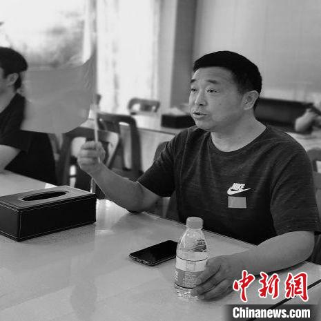 韦长春生前工作照。 江干区委宣传部供图 摄 韦长春生前工作照。 江干区委宣传部供图 摄