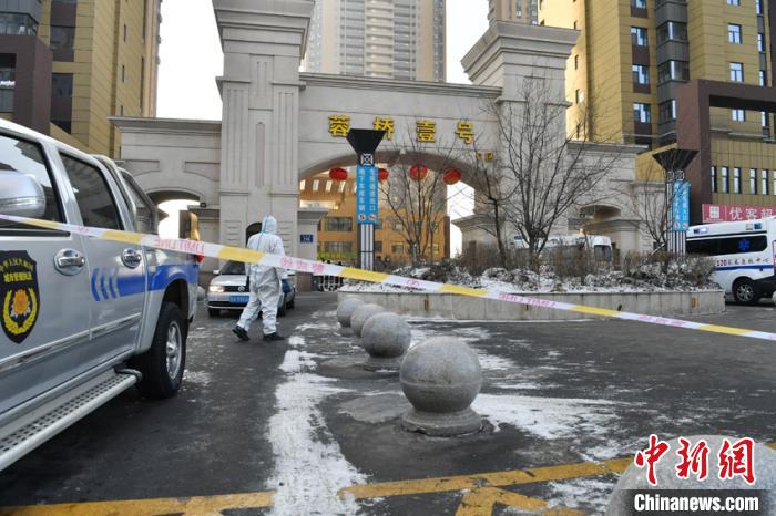 自1月17日8时起,长春市绿园区蓉桥壹号C区、大禹华邦B区,二道区鲁辉国际城荷兰小镇小区调整为中风险地区。 张瑶 摄 自1月17日8时起,长春市绿园区蓉桥壹号C区、大禹华邦B区,二道区鲁辉国际城荷兰小镇小区调整为中风险地区。 张瑶 摄