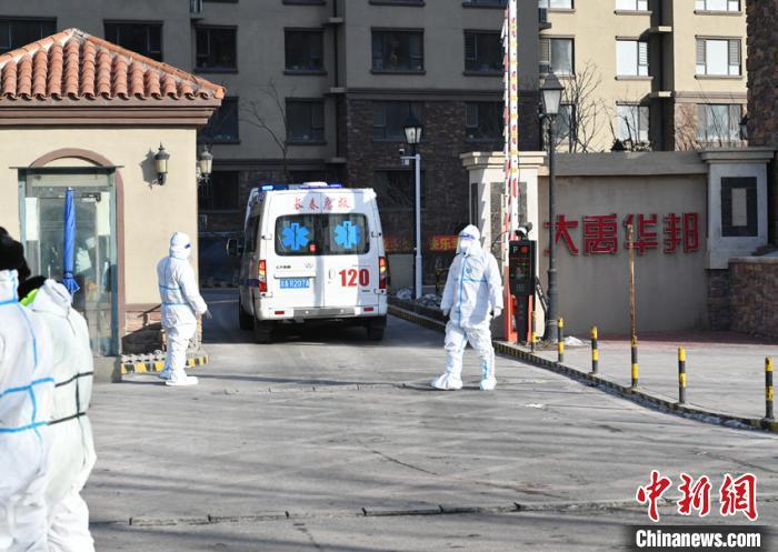 自1月17日8时起,长春市绿园区蓉桥壹号C区、大禹华邦B区,二道区鲁辉国际城荷兰小镇小区调整为中风险地区。 张瑶 摄 自1月17日8时起,长春市绿园区蓉桥壹号C区、大禹华邦B区,二道区鲁辉国际城荷兰小镇小区调整为中风险地区。 张瑶 摄