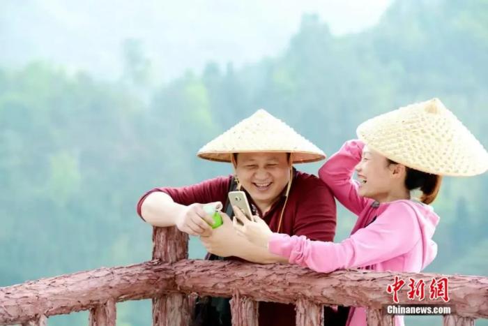 丘远军与妻子阿宁 丘远军与妻子阿宁