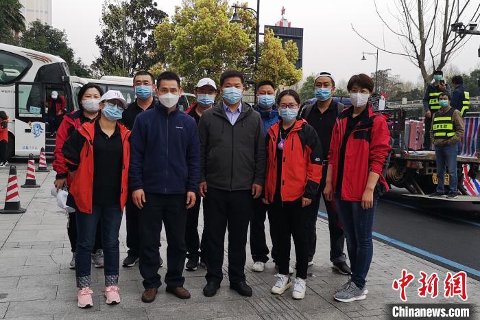 黑龙江省红十字(森工总)医院医护人员 赵琦 摄 黑龙江省红十字(森工总)医院医护人员 赵琦 摄
